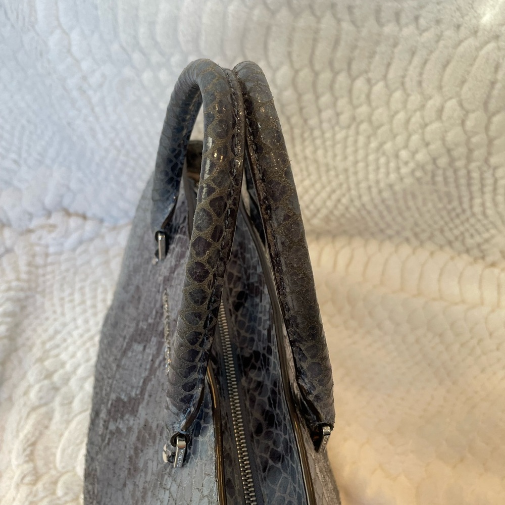 Michael Kors Riley Python Satchel
Snakeskin Embossed Leather Blue/Gray Strap - Picture 6 of 13
